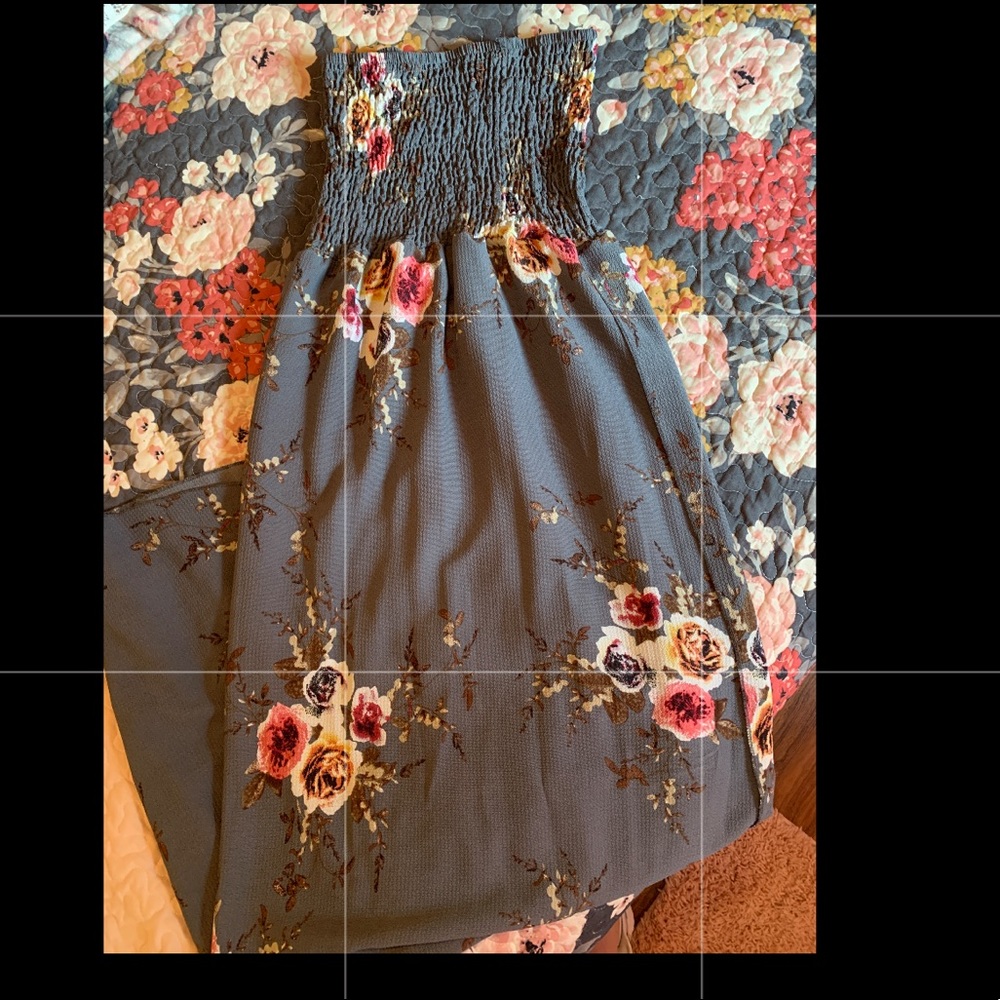 Women’s floral strapless dress Size: Small